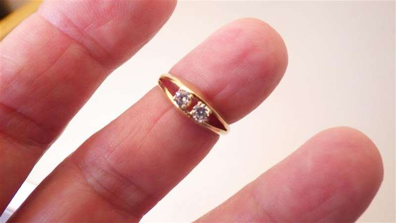 Elegant 9 ct Gold Ring