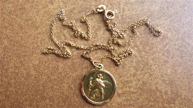 Very nice 9 ct Gold Pendant and Chain