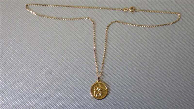 Very nice 9 ct Gold Pendant and Chain