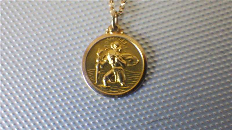 Very nice 9 ct Gold Pendant and Chain
