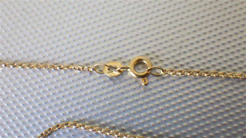 Very nice 9 ct Gold Pendant and Chain