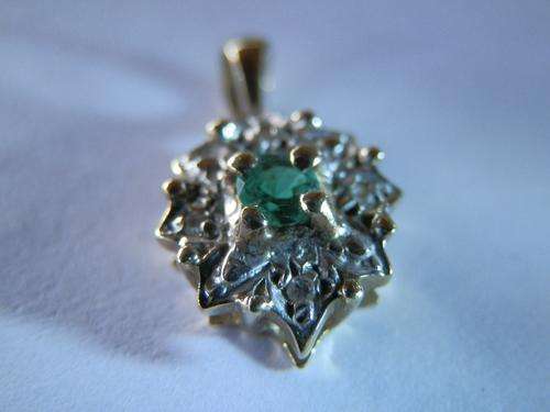 9ct Gold emerald pendant
