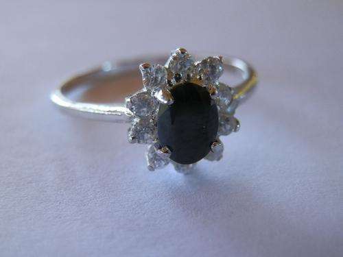 Sterling silver blue sapphire and white CZ cluster ring - shipping R35 insured