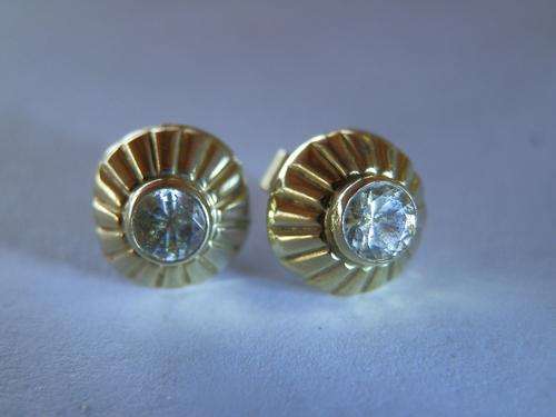 Vintage 9ct Gold sapphire studs - shipping R35 insured
