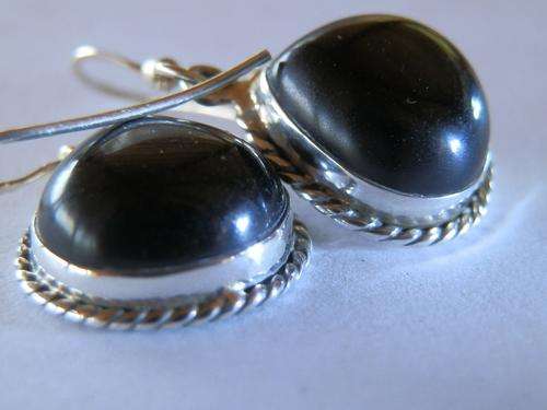 Sterling silver onyx earrings - shipping R35 insured