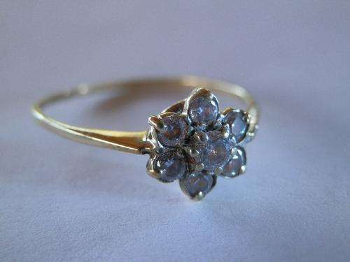 9ct Gold CZ cluster ring - shipping R35 insured