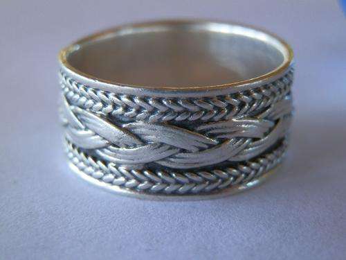 Sterling silver ring - shipping R35 insured