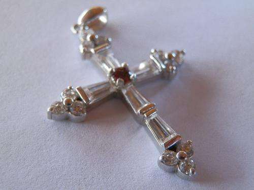 Sterling silver garnet cross pendant - shipping R35 insured