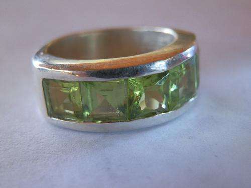 Sterling silver peridot ring - shipping R40 insured