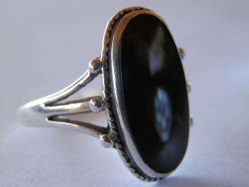 Vintage sterling silver onyx ring - shipping R40 insured