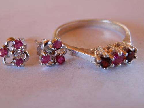 Sterling silver ruby and garnet ring and earring set - shipping R40 insured