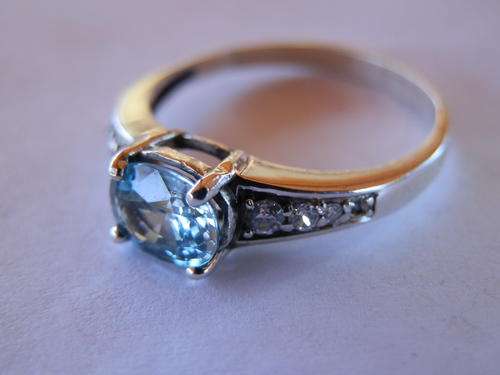 Vintage sterling silver blue topaz ring - shipping R40 insured