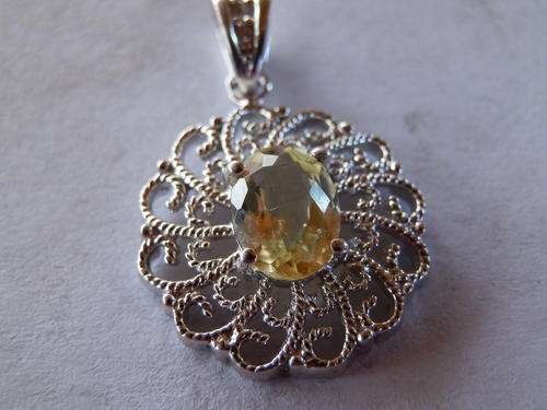 Sterling silver citrine pendant - shipping R40 insured