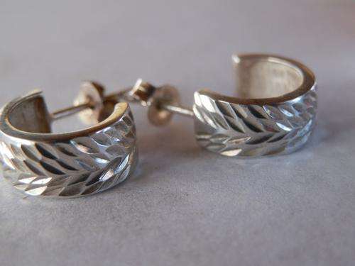 Sterling silver earring - shipping R40 insured