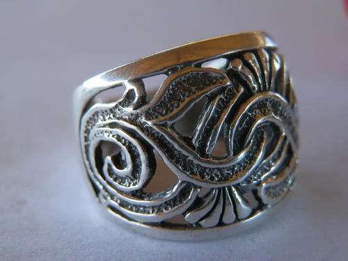 Sterling silver ring (1) - shipping R40 insured