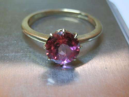 18 ct Gold pink topaz ring (valuation certificate included) - shipping R40 insured