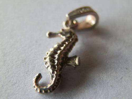 Sterling silver seahorse pendant