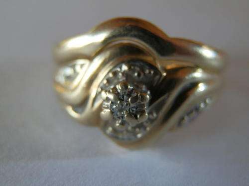 9ct Gold - 4.3 gram - diamond wedding ring set, value R5,100 - thirty (30) days to pay