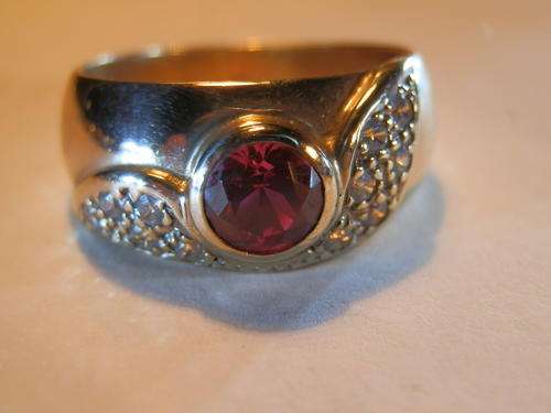 9ct Gold - 5.1 gram - ruby ring - thirty (30) days to pay
