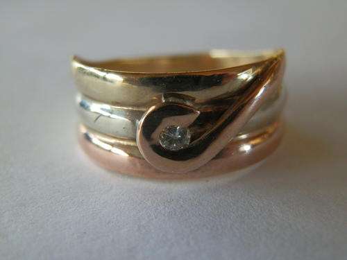 ANNUAL CLEARANCE!! 9 ct Gold - 3.3 gram - diamond ring. Value R4,710