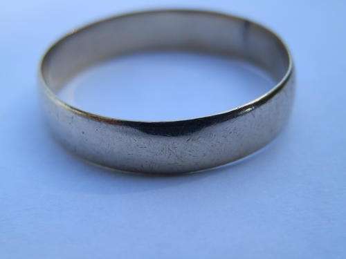9 ct Gold - 2 gram - wedding band - thirty (30) days to pay. Value R2,400