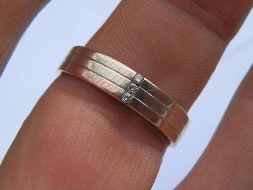 9 ct White, yellow and rose gold - 5.6 gram -  diamond ring.  Value R7,170