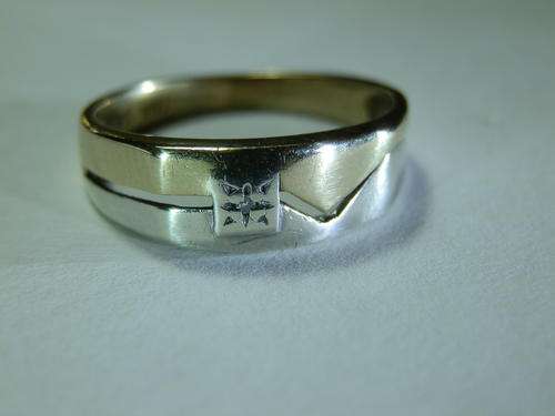 9ct Gold - 2.4 gram - diamond ring - thirty (30) days to pay. Value R3,270