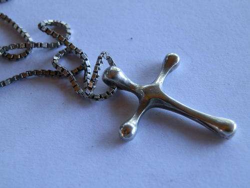 Old vintage (5.9 g) sterling silver cross pendant and chain - thirty (30) days to pay