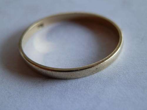 9 ct Gold ring - thirty (30) days to pay