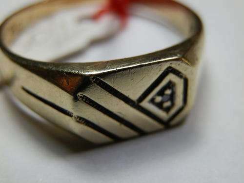 9 ct Gold (3g) diamond ring - thirty (30) days to pay