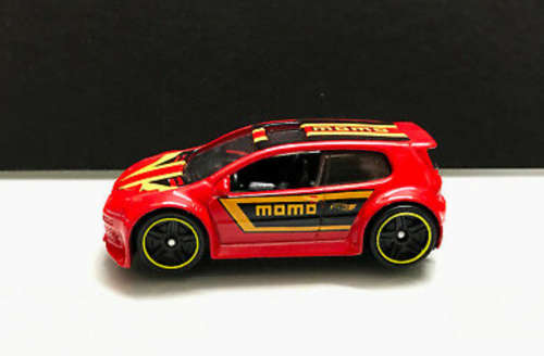 Hot Wheels Volkswagen Golf GTI MOMO
