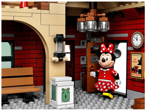 LEGO 71044 Disney Train and Station (Discontinued by Manufacturer 2019) Collectors Grail