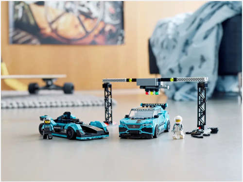 LEGO 76898 Formula E Panasonic Jaguar Gen2 Car and I-PACE eTROPHY (Discontinued by Manufacturer)