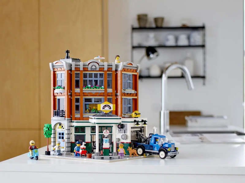 LEGO 10264 Creator Expert Corner Garage (Discontinued by Manufacturer 2019)