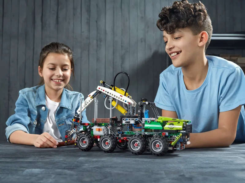 LEGO 42080 Technic Forest Machine (Discontinued by Manufacturer 2018) Collectors Grail