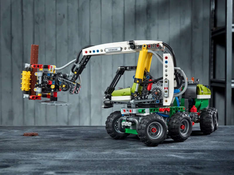 LEGO 42080 Technic Forest Machine (Discontinued by Manufacturer 2018) Collectors Grail