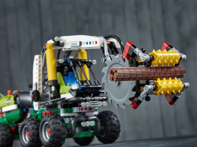 LEGO 42080 Technic Forest Machine (Discontinued by Manufacturer 2018) Collectors Grail