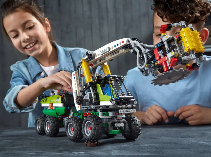 LEGO 42080 Technic Forest Machine (Discontinued by Manufacturer 2018) Collectors Grail