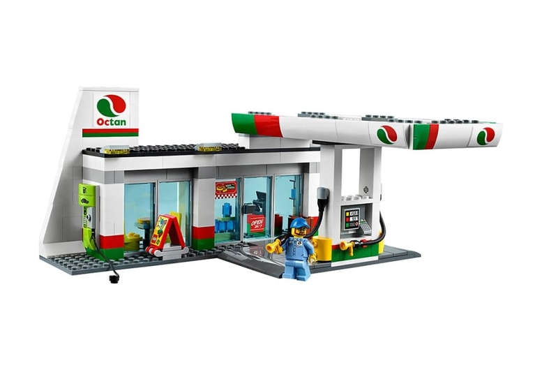 LEGO 60132 City Town Service Station (Discontinued by Manufacturer 2016) Hard-to-find