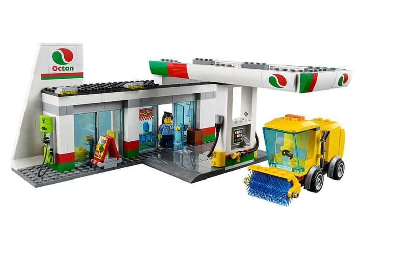 LEGO 60132 City Town Service Station (Discontinued by Manufacturer 2016) Hard-to-find
