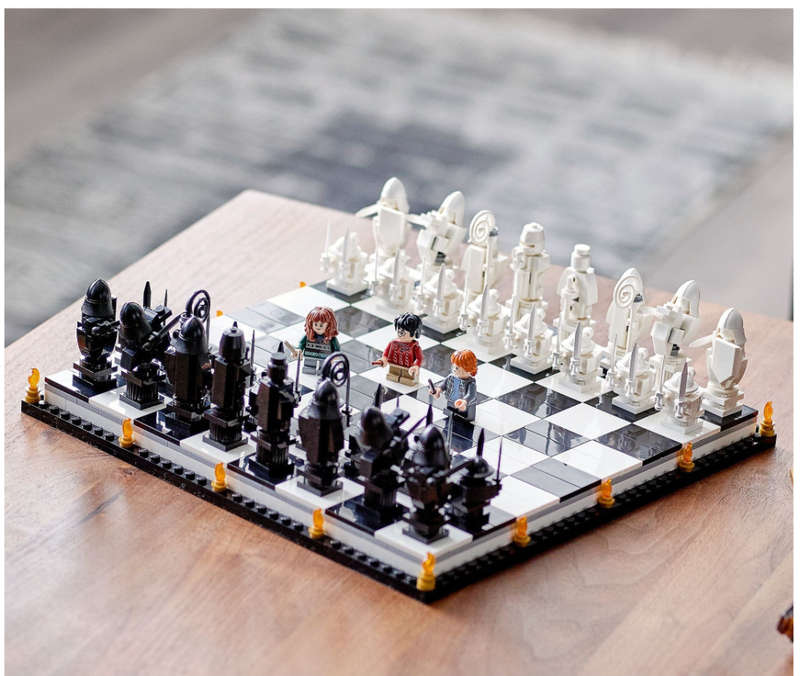 LEGO 76392 Harry Potter Hogwarts Wizard`s Chess (Discontinued by Manufacturer 2021)