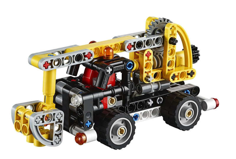LEGO 42031 Technic Cherry Picker (Discontinued by Manufacturer 2015)  Very Rare