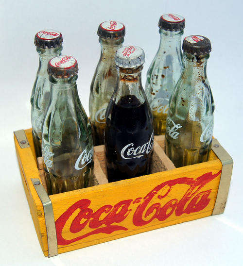 COCA COLA WOODEN CRATE WITH 6 MINIATURE GLASS COKE BOTTLES (bottle height 8cm)