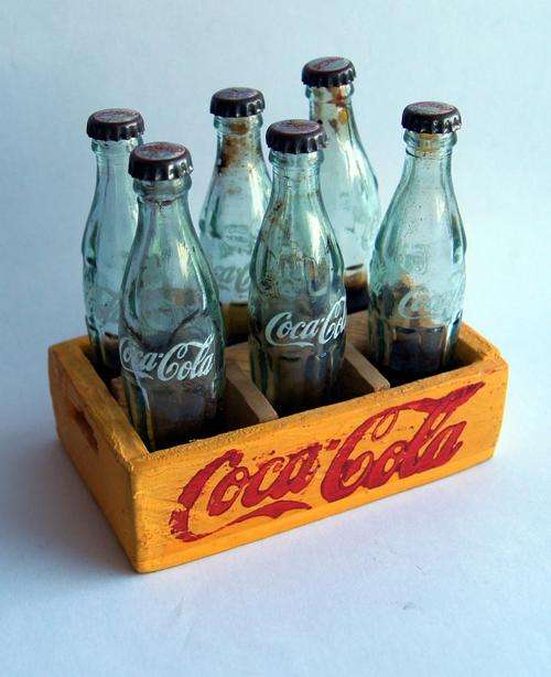 COCA COLA WOODEN CRATE WITH 6 MINIATURE GLASS COKE BOTTLES (bottle height 8cm)