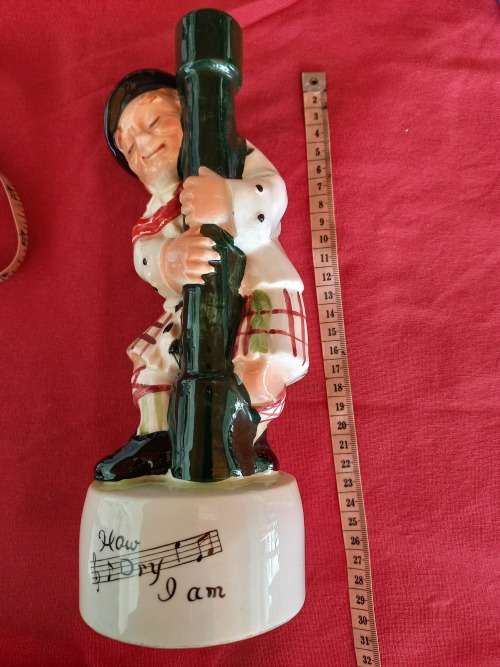ANTIQUES AND COLLECTBLES-VINTAGE DRUNK SCOTSMAN MUSIC DECANTER