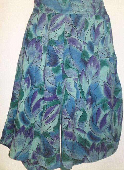 Green and Blue High Waisted Vintage Shorts Size 34