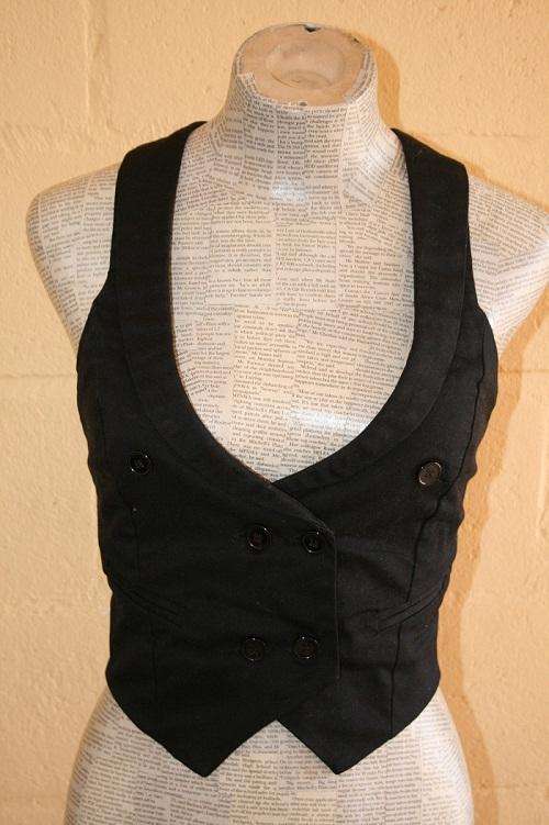 black waist coat label XOXO by Yde size Small