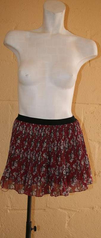 floral pleated skort(shorts that looks like a skirt) size 6/30