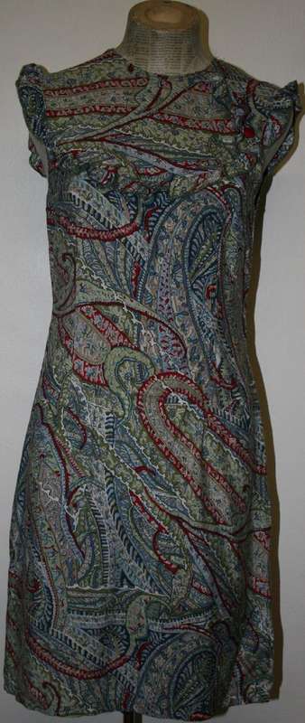 Patterned Dress with button detail on chest - Size: 6/30