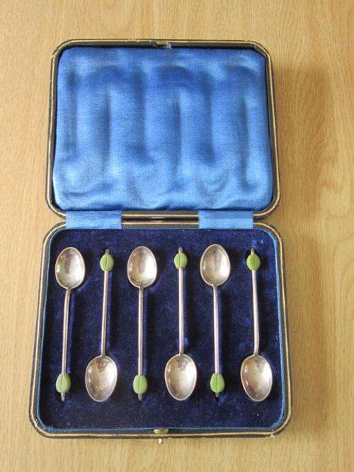 6 Silver Spoons Sheffield 1912 in Presentation Case